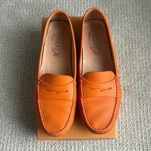 Tod’s women’s leather driving moccasins